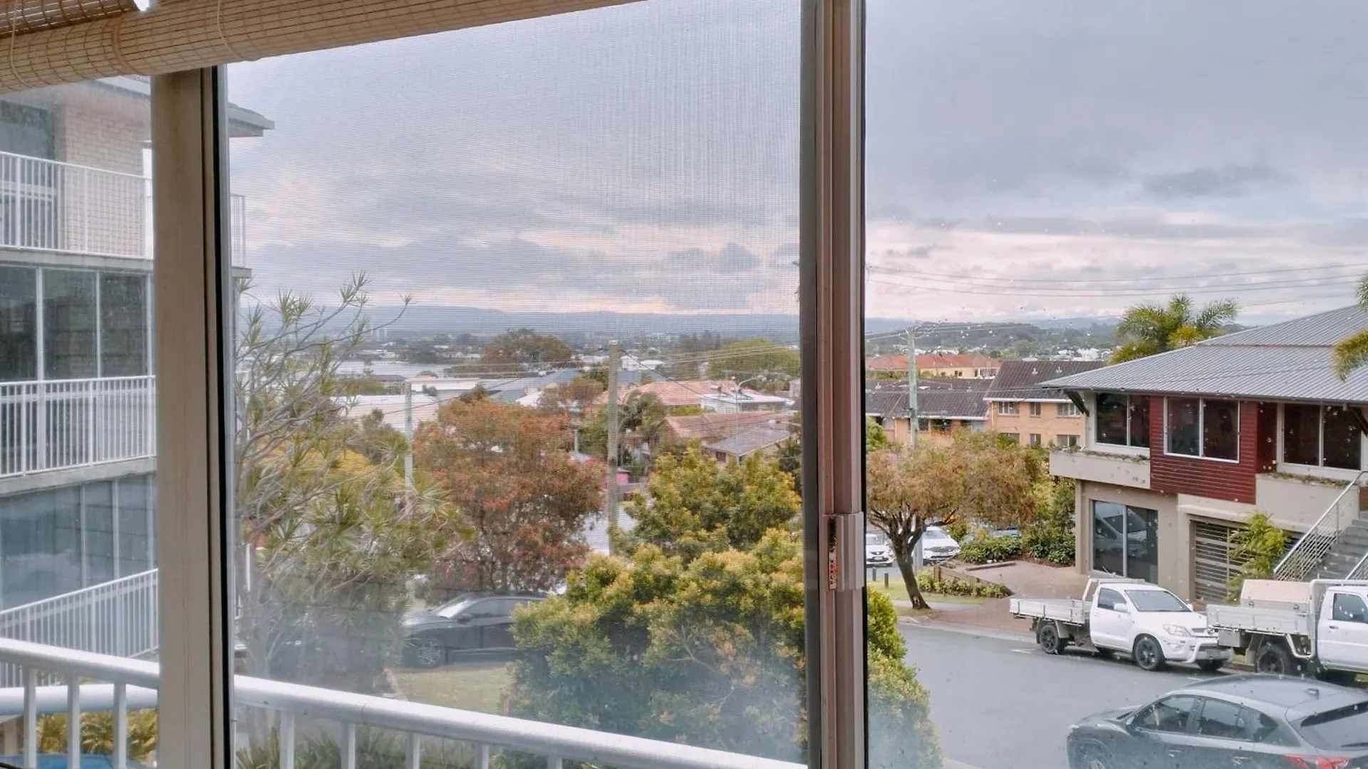 Beach, Bars, Brunch - Burleigh Apartment Gold Coast Australia